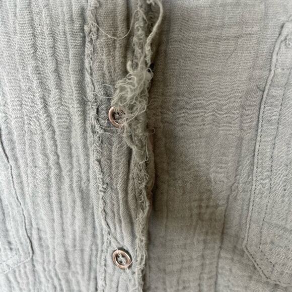 New In Boutique WOMEN FRAYED HEM DETAIL SOLID WOVEN SHIRT TOP IN SEA BLUE large - Picture 5 of 8